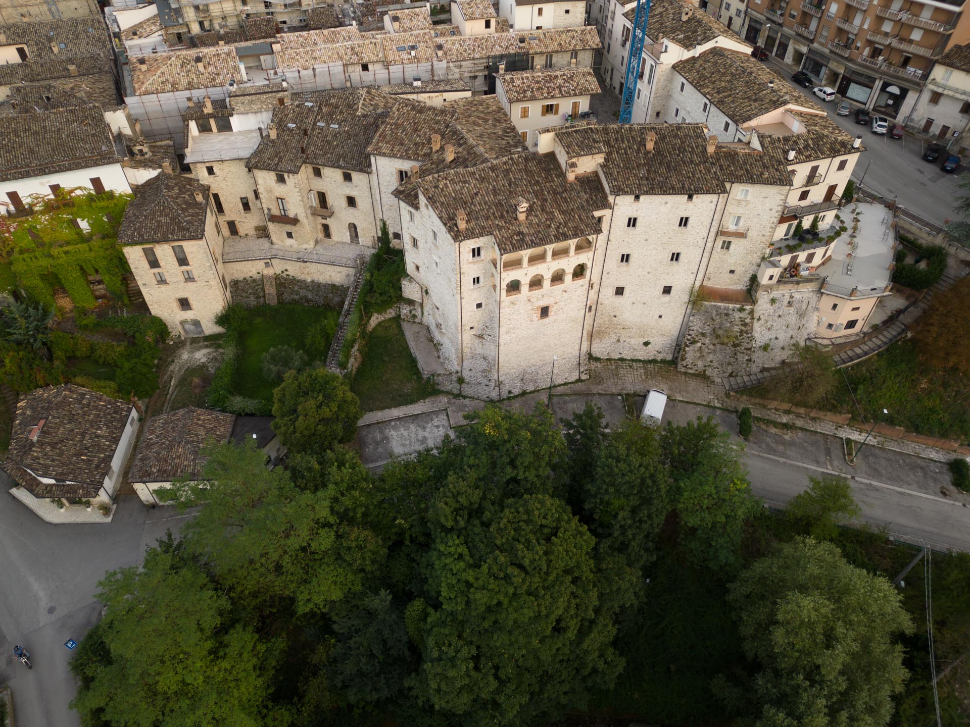 isola-del-gran-sasso-vista-drone